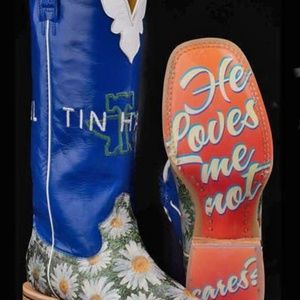 LOOKING FOR TIN HAUL Daisy or Sunflower boots